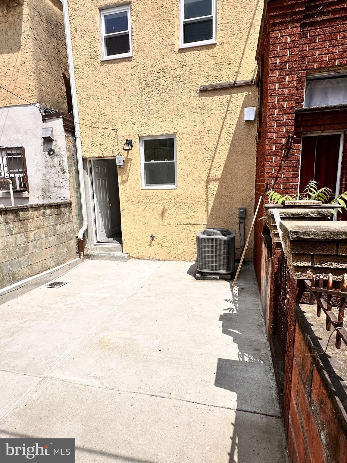 ITALIAN MARKET - Residential