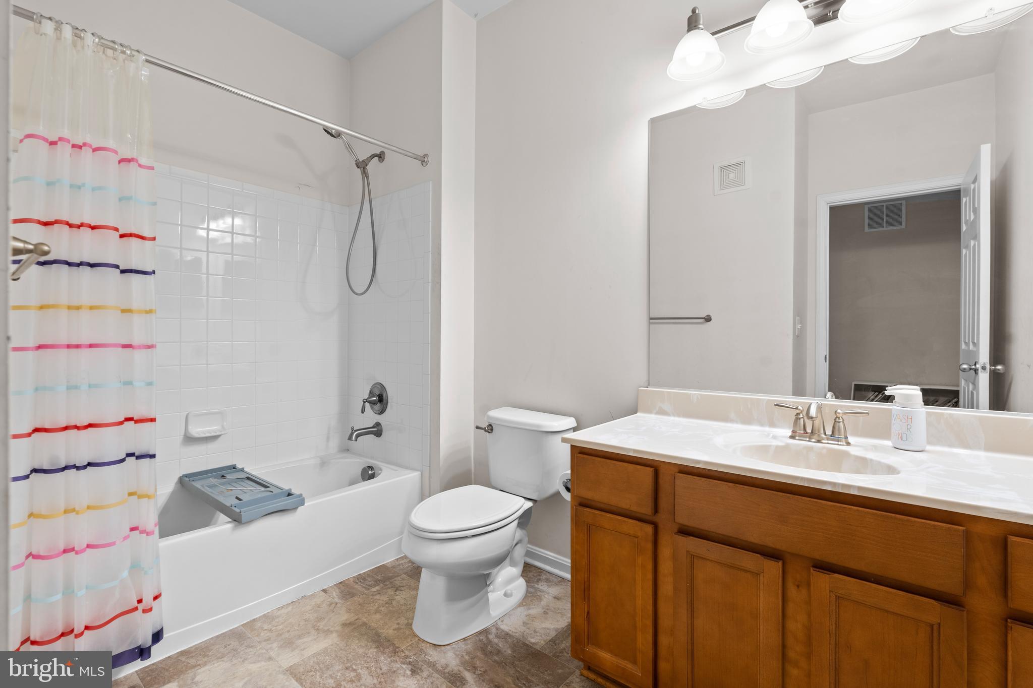 LEE SQUARE - Residential