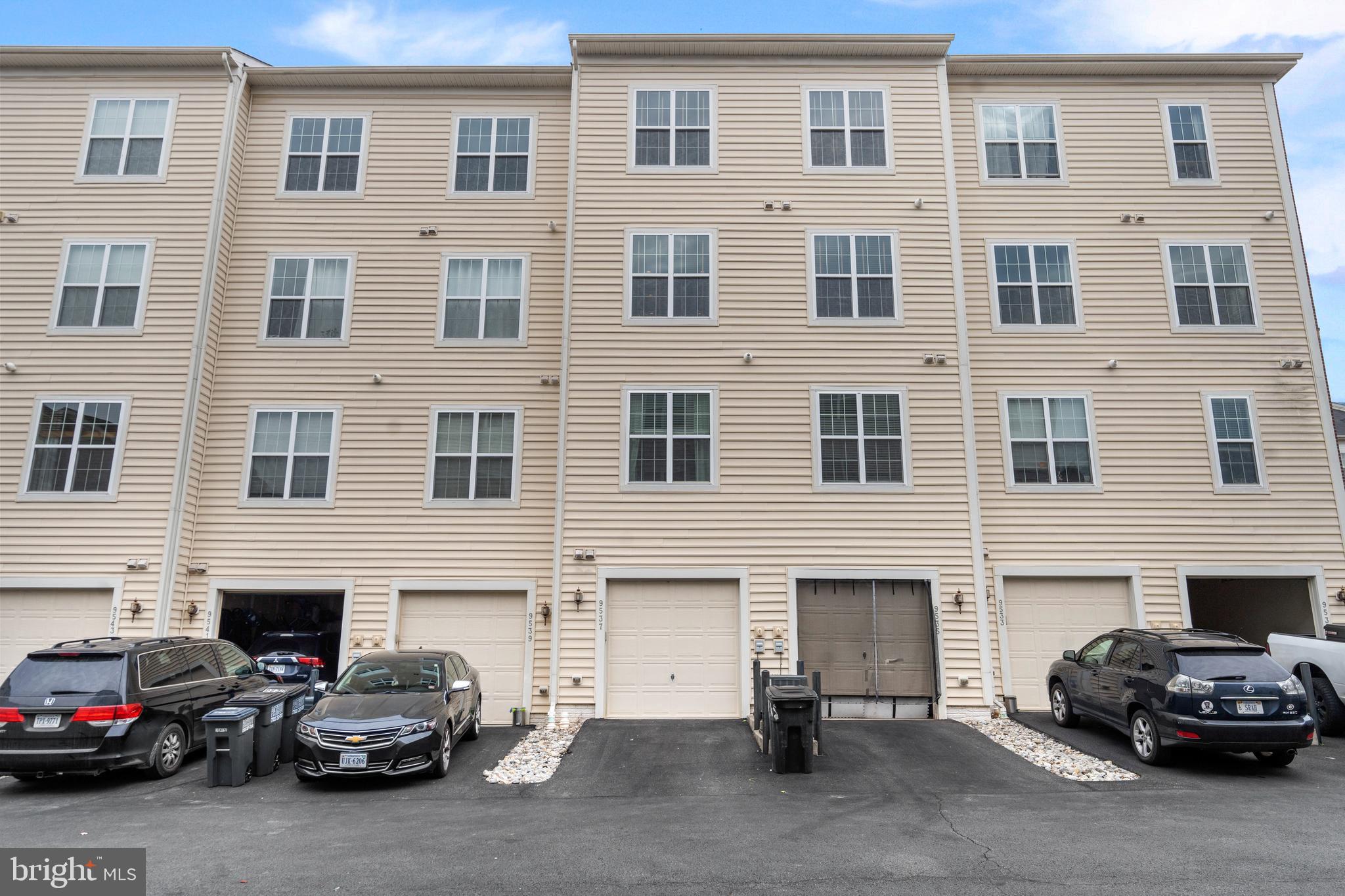 LEE SQUARE - Residential