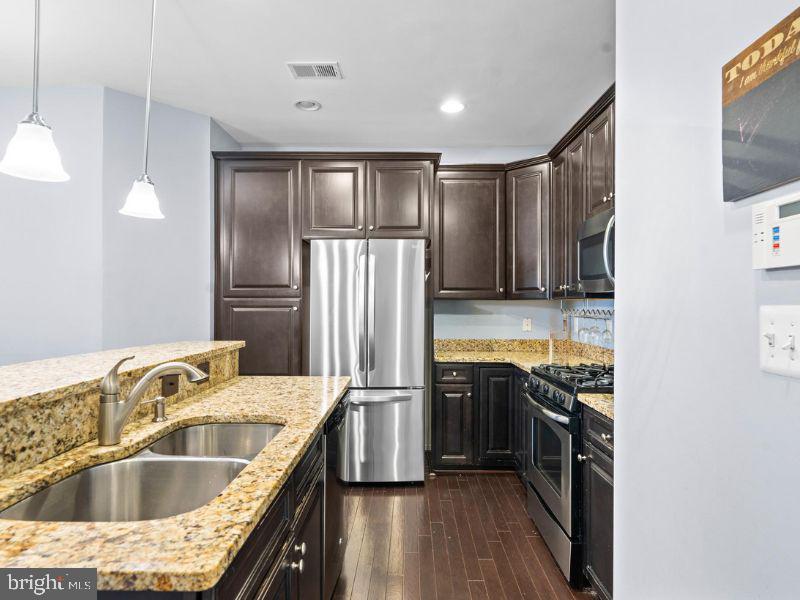 LEE SQUARE - Residential