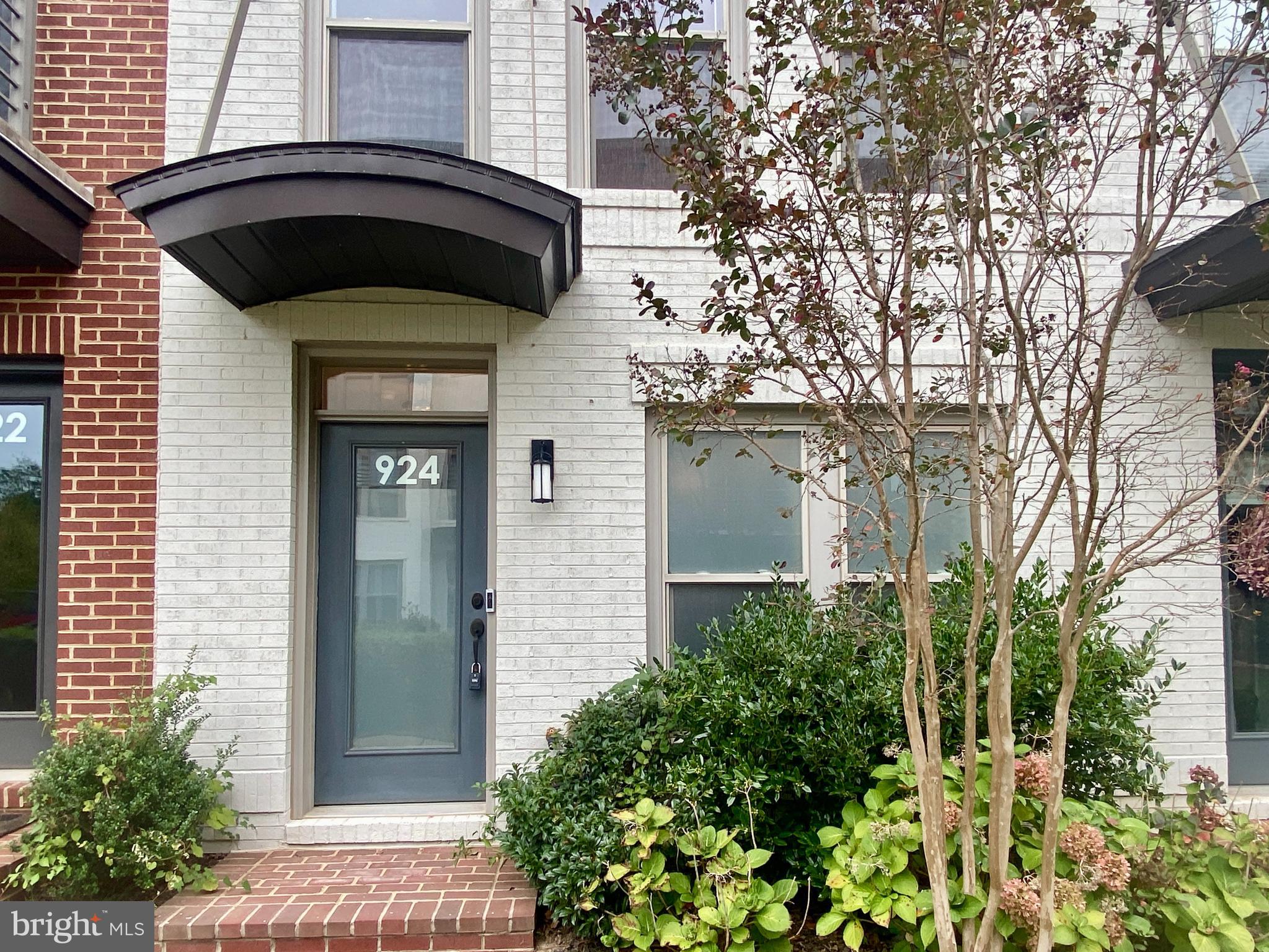 924 KING FARM BOULEVARD