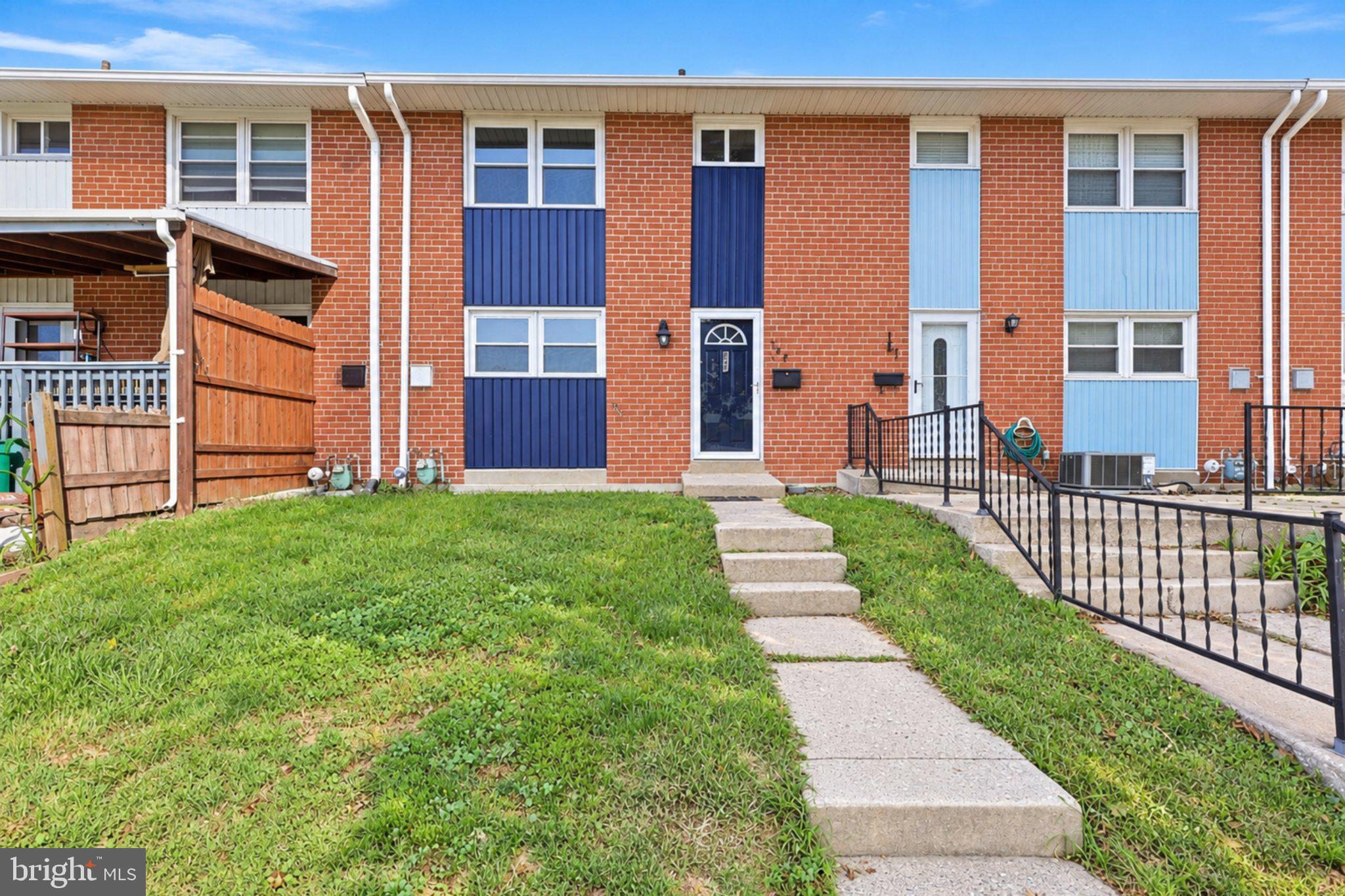863 E KINGS COURT