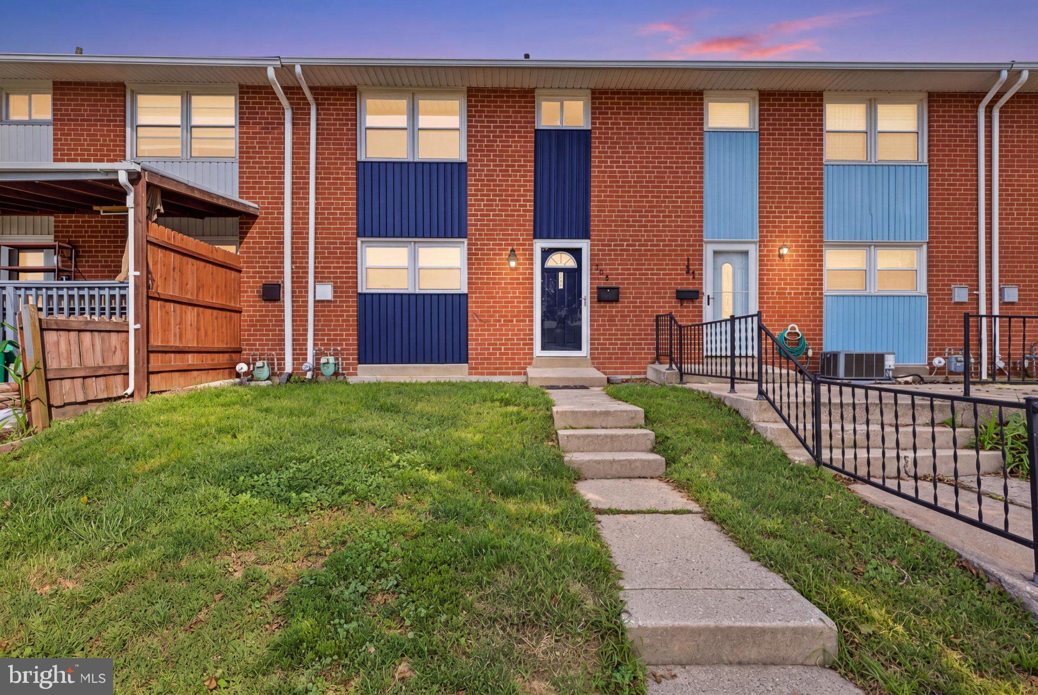 863 E KINGS COURT