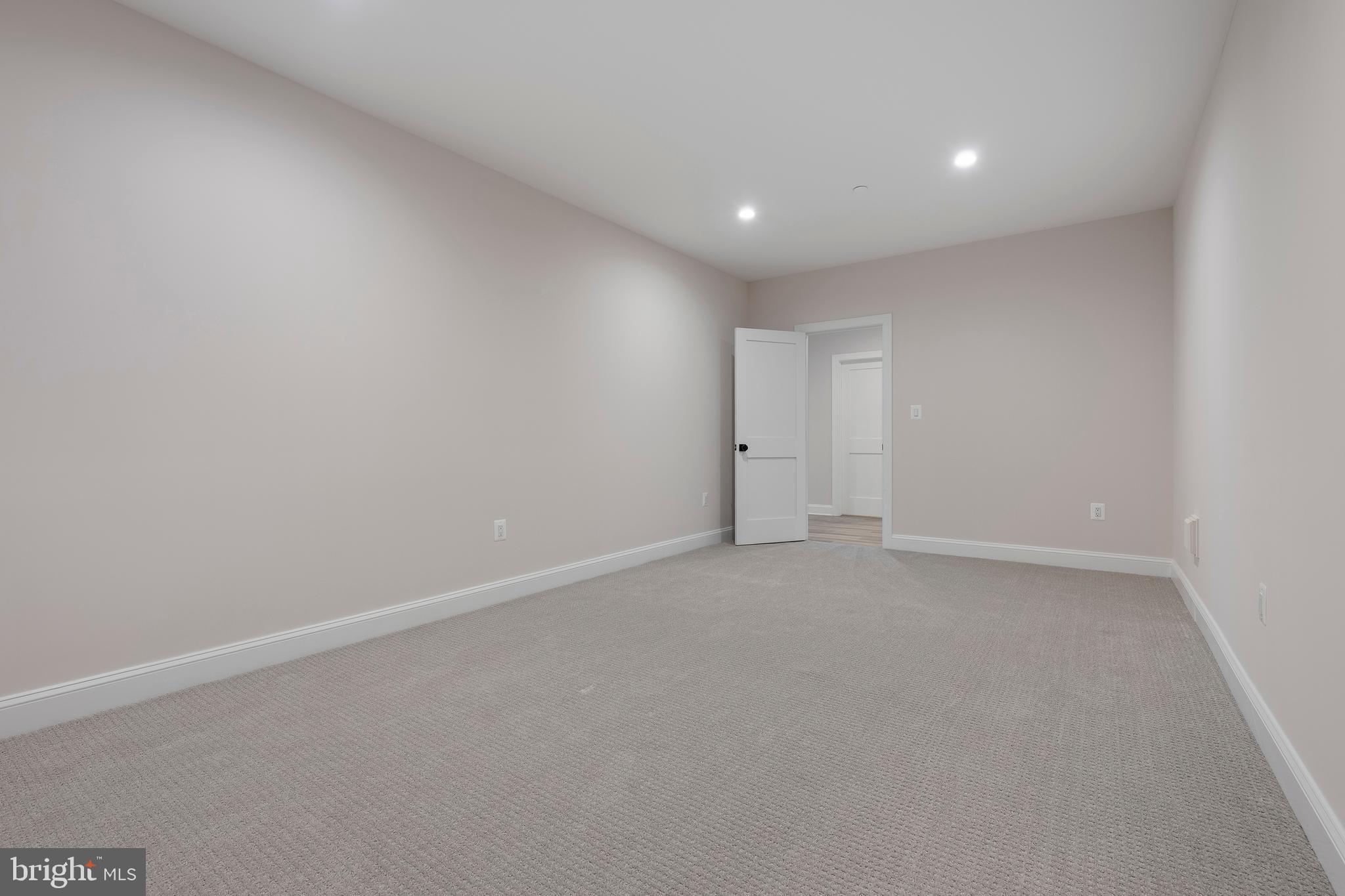 GREEN TREE MANOR - Residential