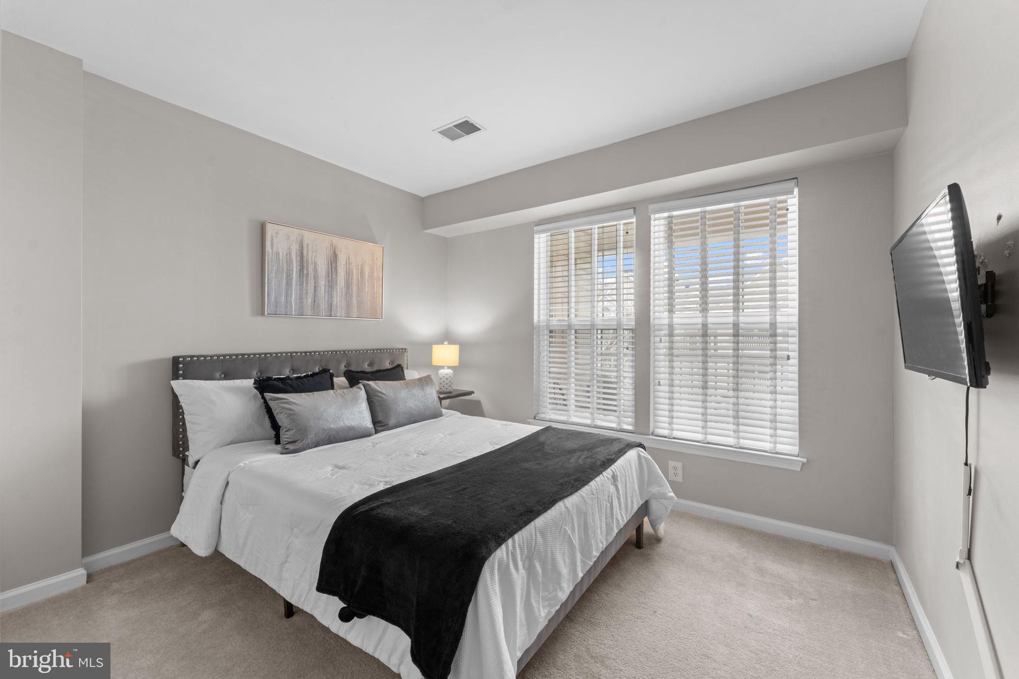 SOUTH MEADOWS - Residential