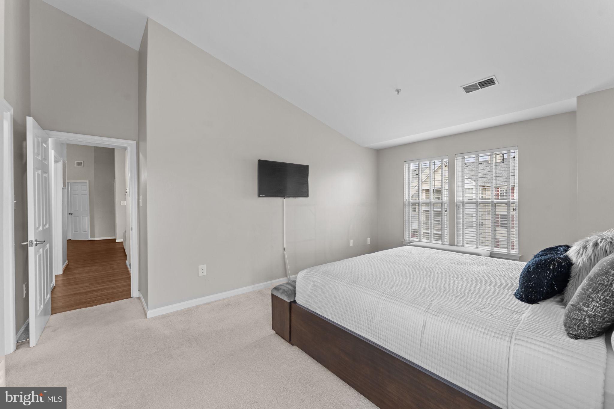 SOUTH MEADOWS - Residential