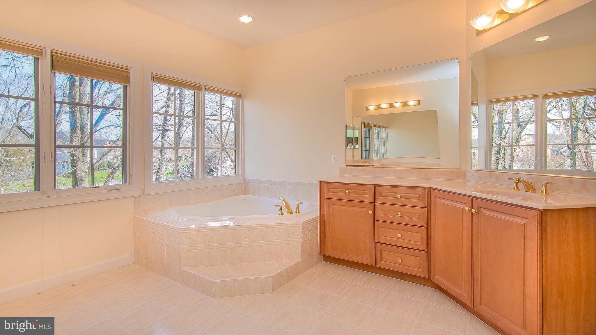 RIVER CREEK - Residential