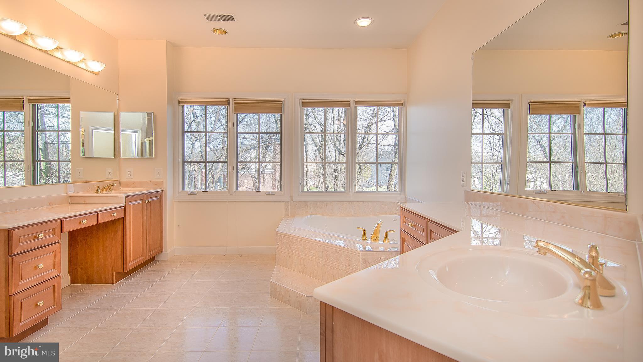 RIVER CREEK - Residential