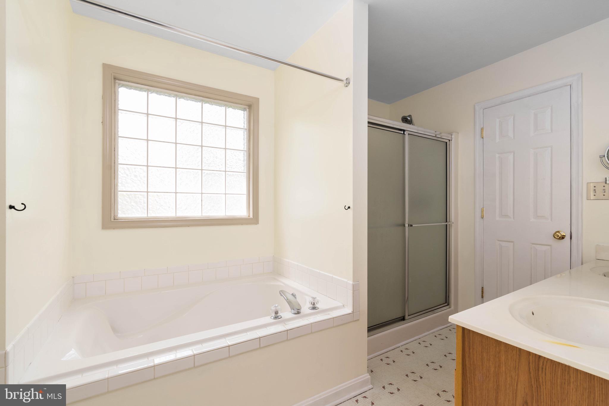 PRIEIDENTIAL LAKES - Residential