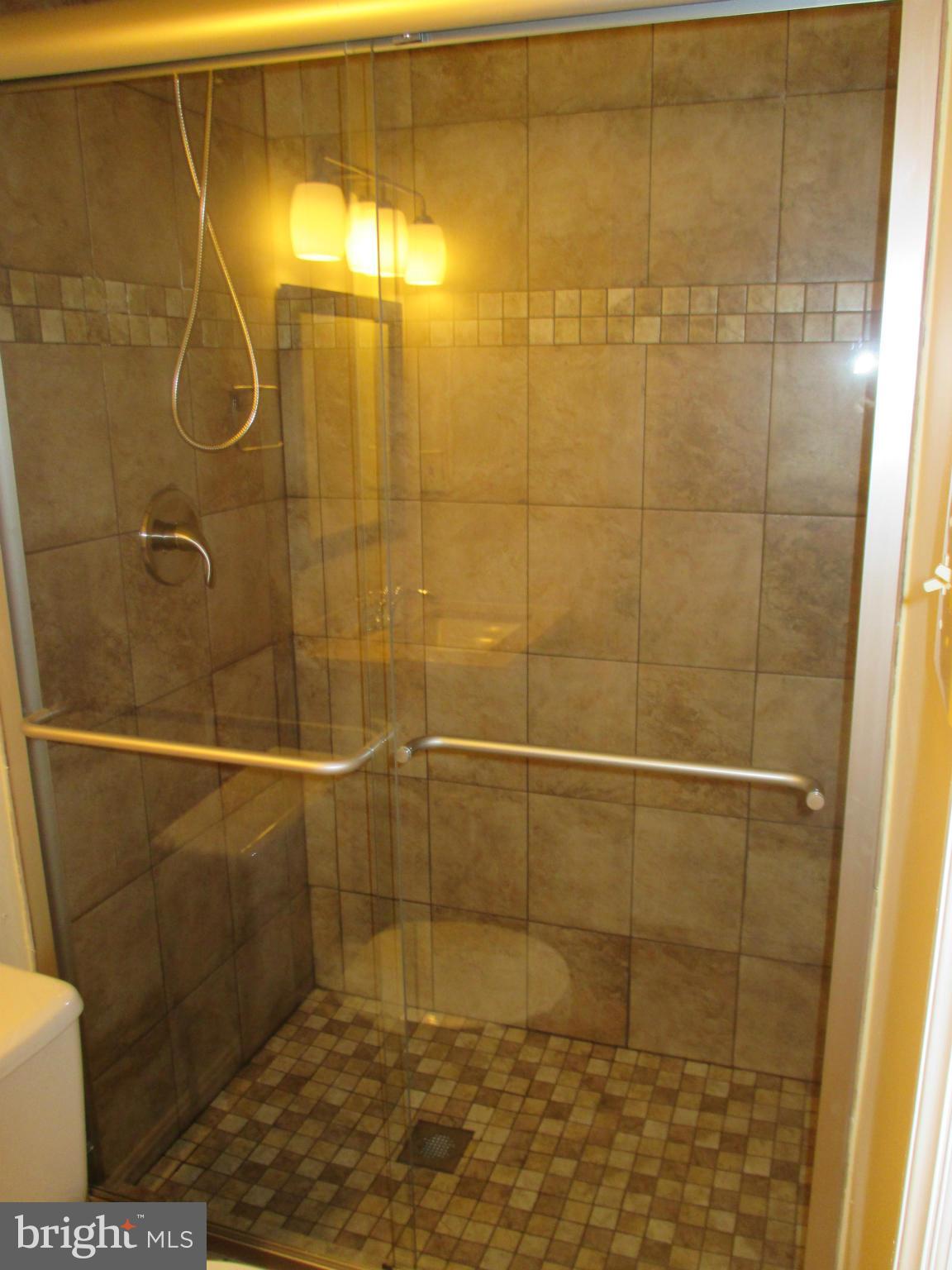 ROLLING BROOK - Residential Lease