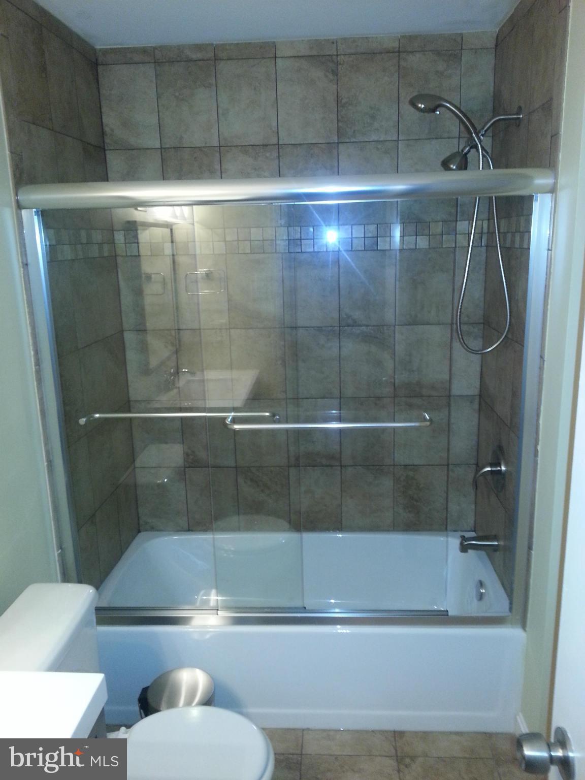 ROLLING BROOK - Residential Lease