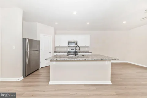 MLS: WVBE2054322