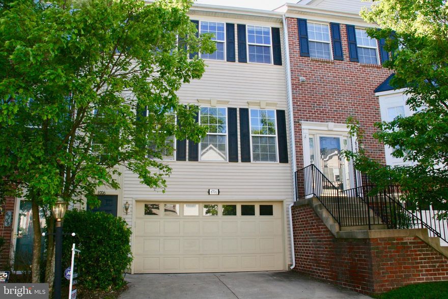 Available on Aug 1st ! 3 Level townhouse with bump-out on all levels! Very close to Kingstowne Town Center with shops,restaurants,grocery store, outdoor pools, and gyms (included). Spacious kitchen with breakfast room, new stainless steel appliances, granite countertop and backsplash. Basement has fireplace and walks out to private fenced backyard. ,good credit only, pets case by case.
The landlord will do paint touch up once the current tennat moves out, the second bedroom will be painted in neutral color.