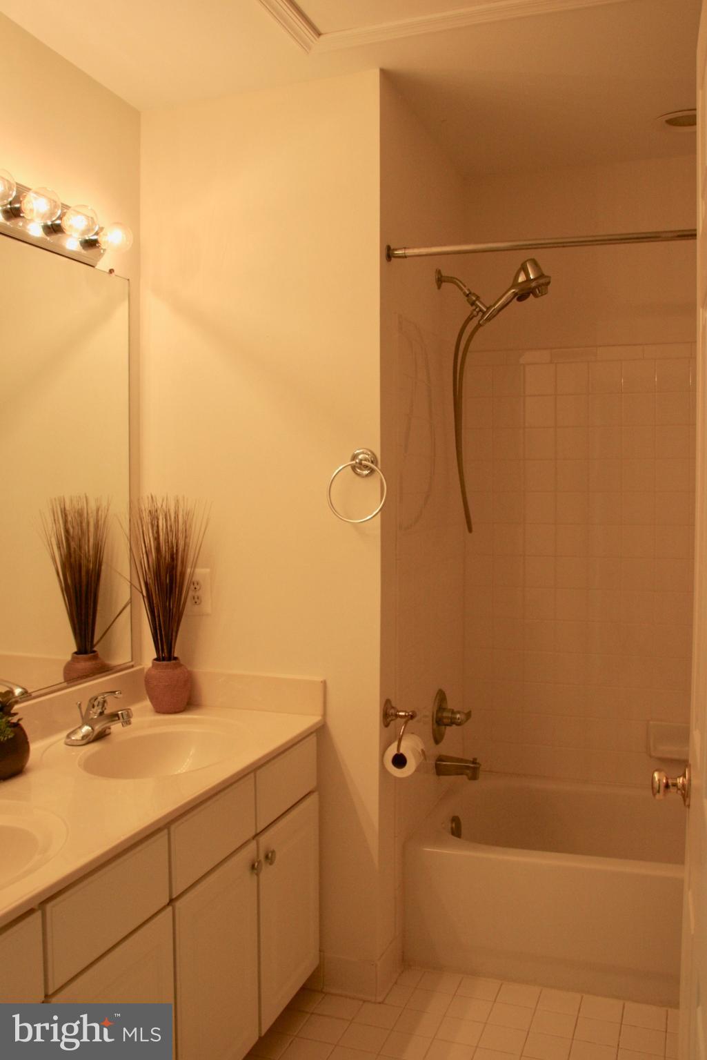 KINGSTOWNE - Residential Lease