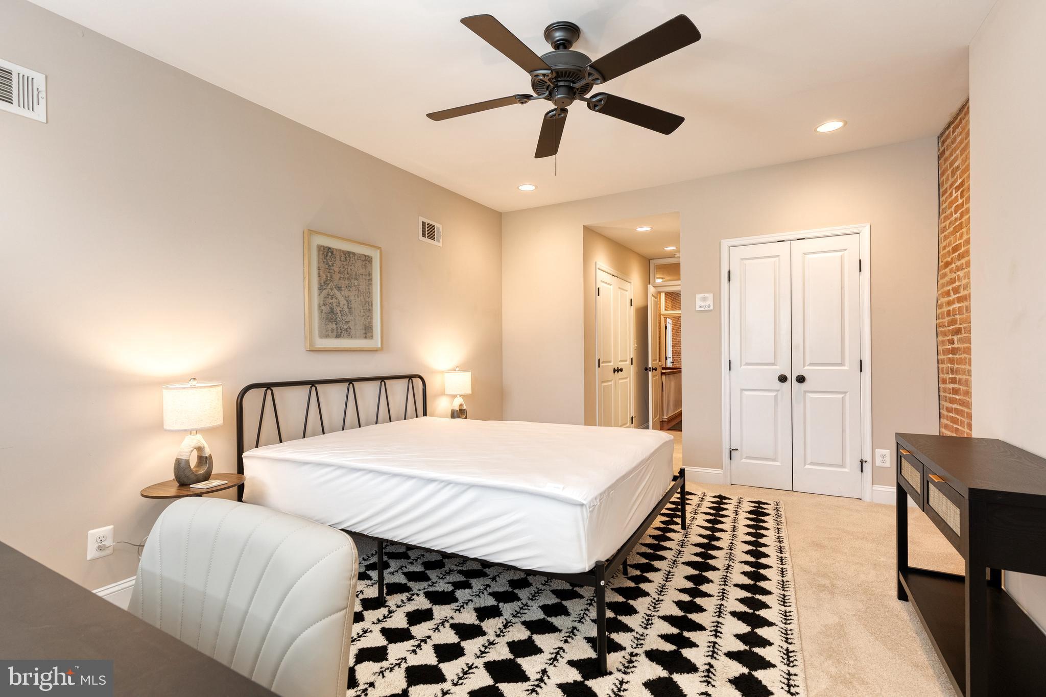 FEDERAL HILL HISTORIC DISTRICT - Residential Lease