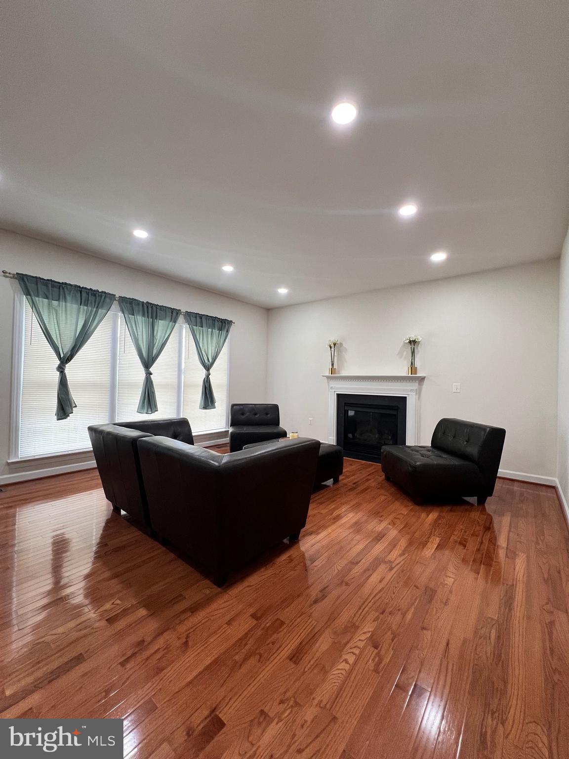 EAGLES POINTE - Residential