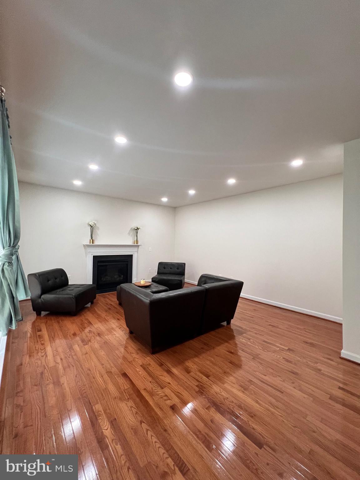 EAGLES POINTE - Residential