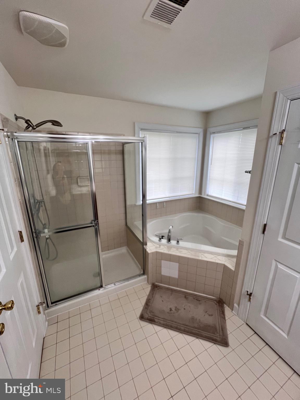 EAGLES POINTE - Residential