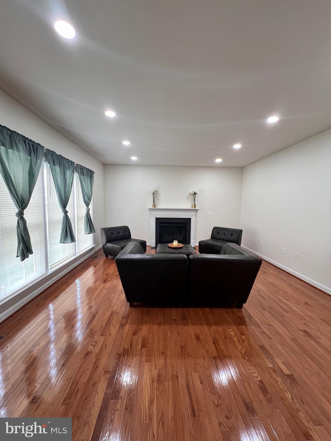 EAGLES POINTE - Residential