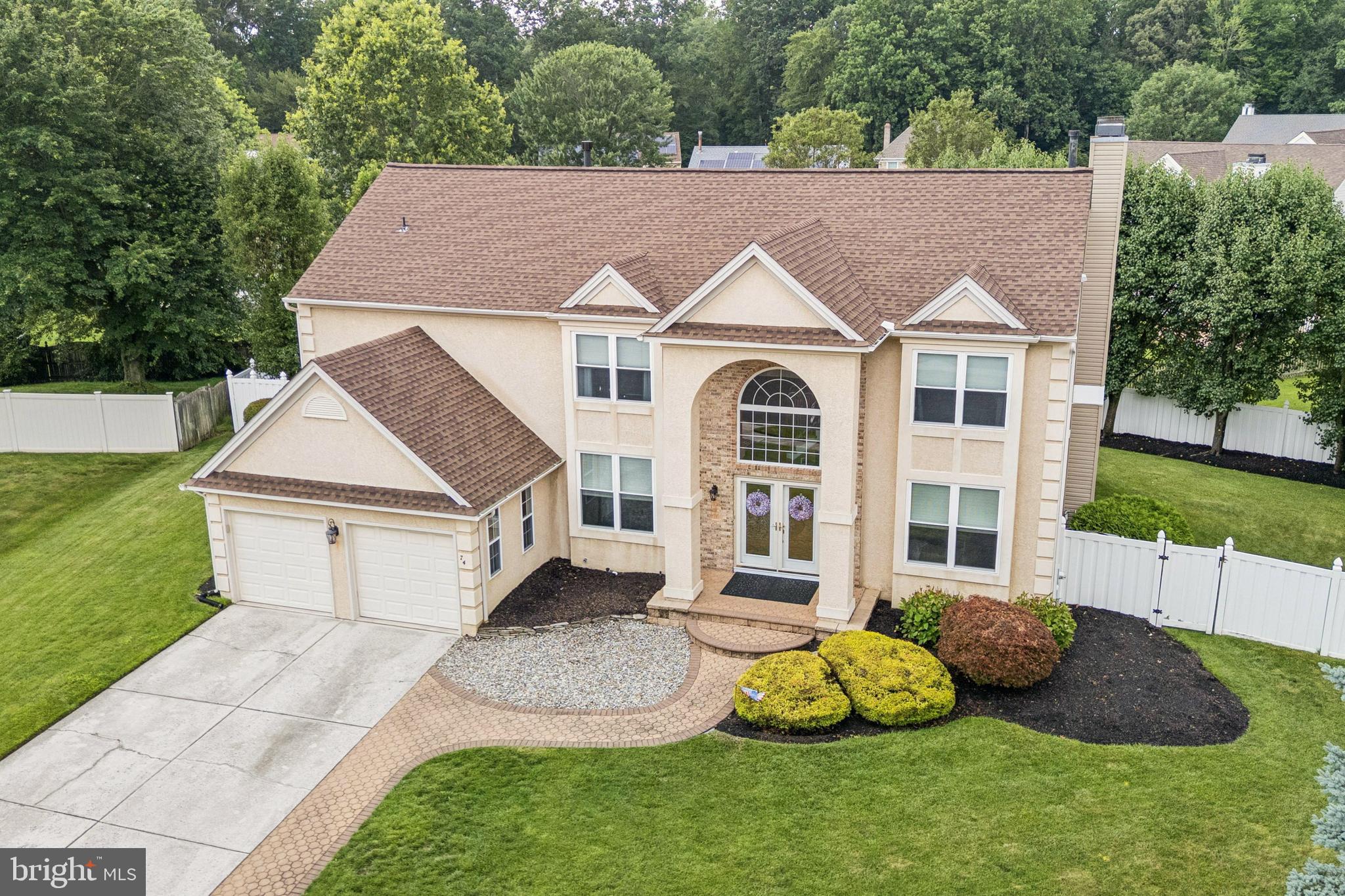 74 THORNWOOD LANE