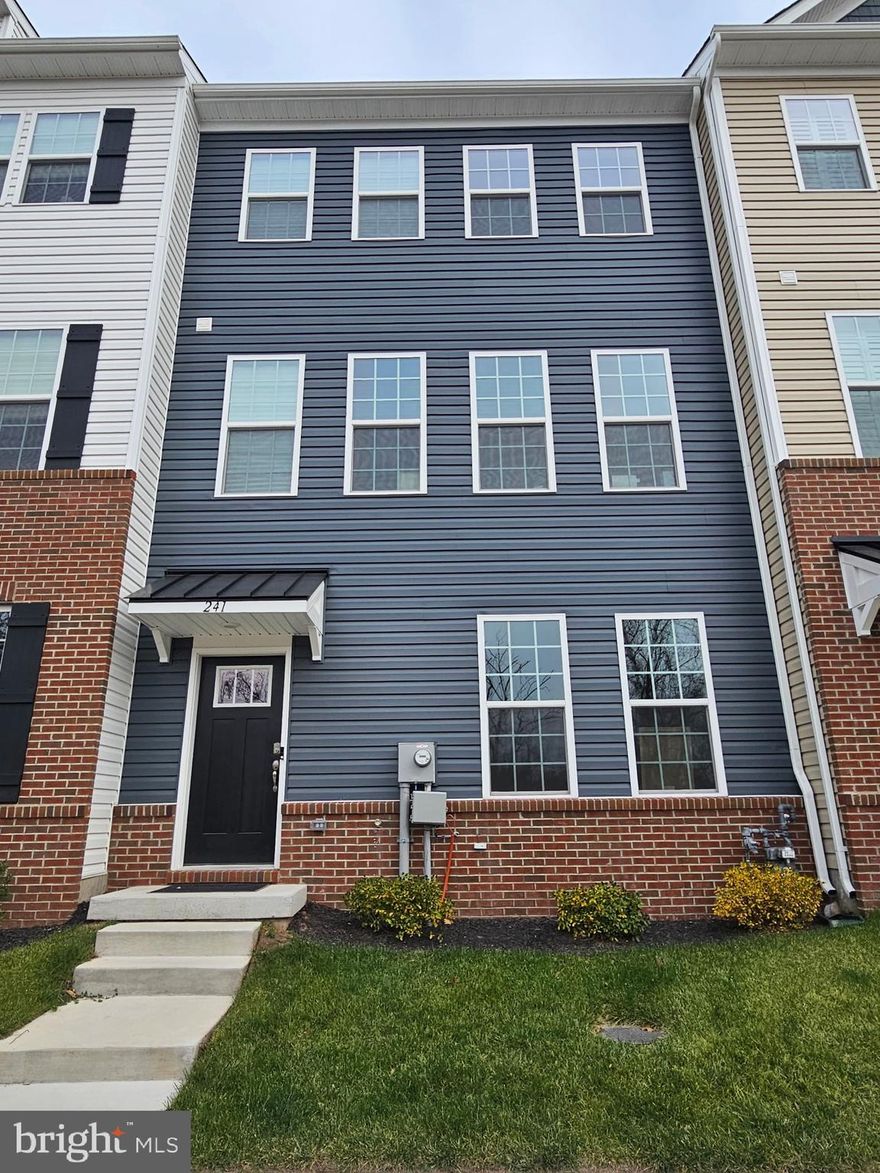 ***ALL OPEN HOUSES AND TOURS BEGIN AT THE MODEL HOME LOCATED AT 109 SMITHWORKS BLVD, PHOENIXVILLE, PA 19460***

FINAL PHASE NOW OPEN!!!  STOP OUT NOW TO SEE TO SEE THESE NEW LUXURY TOWNHOMES IN THE HIGHLY SOUGHT AFTER STEELPOINTE COMMUNITY IN DOWNTOWN PHOENIXVILLE!

RECEIVE A SPECIAL PROMOTIONAL INTEREST RATE WITH USE OF OUR PREFERRED LENDER.  

The Holley by D.R. Horton is a new construction home plan featuring 2,135 square feet of open living space, 3 bedrooms, 2.5 baths and a bonus lower level recreation room added on the first floor! The Holley features a 2-car rear entry garage! The kitchen is well appointed with beautiful white cabinetry, a large, walk-in pantry, gourmet stainless steel appliances and a built-in island with ample seating space. The dining room and living room are open, bright and spacious, and the deck off of the main floor offers plenty of outdoor living space! Enjoy the added convenience of this home’s laundry room located on the second floor and a spacious Owner's Suite, bathroom and walk-in closet!

Steelpointe offers new construction luxury 3-Story Townhomes in desired Phoenixville, PA known for its walkable suburban appeal, Downtown Phoenixville has weekly neighborhood events, farmers markets & several annual festivities to make this area feel like home! Commuting to work will be a breeze with convenient access to I-476, 276 & 76 and Routes 422, 100, 202, 23 and the PA Turnpike! Steelpointe is situated in the highly rated, Phoenixville Area School District. Find yourself enjoying a night out on the town along Bridge Street or spend a morning playing a round of golf at Phoenixville Country Club. The community also offers walking access to shopping, dining & breweries such as Root Down Brewing Company, Bistro on Bridge, Sedona Taphouse, Steel City Coffee, Black Lab Bistro, Colonial Theater, LuLu's Boutique, Hipster Home, Reads & Company Bookshop and much more! Adventure awaits on the Schuylkill River Trail & Valley Forge National Park which is just a short drive away.

**Photos are representative and not the actual home.  Finish colors in this home may be different.**
**Final sales price is $589,490 list price.**
**431 Smithworks Blvd is located at Lot 192 in Steelpointe.**
**January 2026 settlement is preferred.**