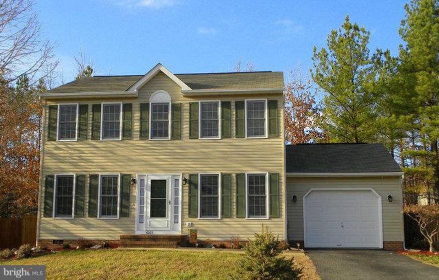 Buyer ready! Shows like a model! Updated kitchen with Granite countertops, stainless steel appliances & large ceramic tile flooring! Updated fixtures & lighting thru out! Bright two story foyer leads to formal living and dining rooms. Bayed breakfast nook & Family Rm w/ceiling fan!  Brick patio, large/flat rear fenced yard and mature landscaping!  Leave message, go show!