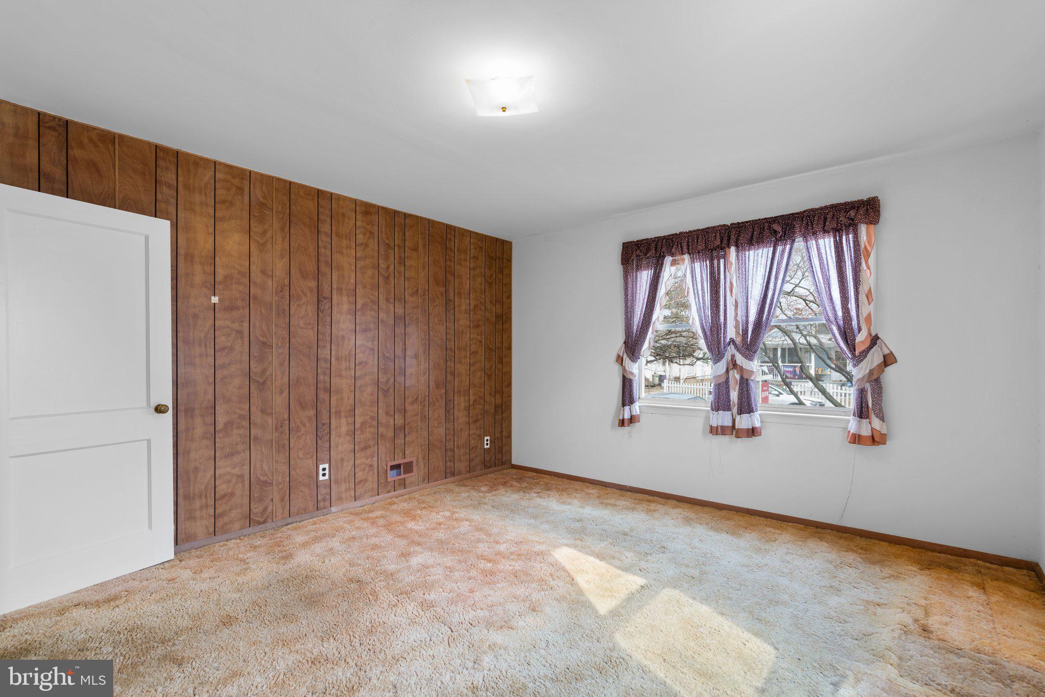 LYNBROOK - Residential