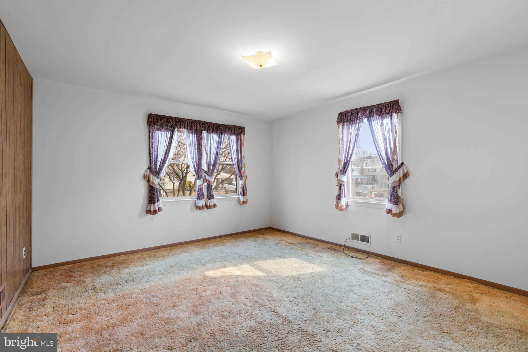 LYNBROOK - Residential