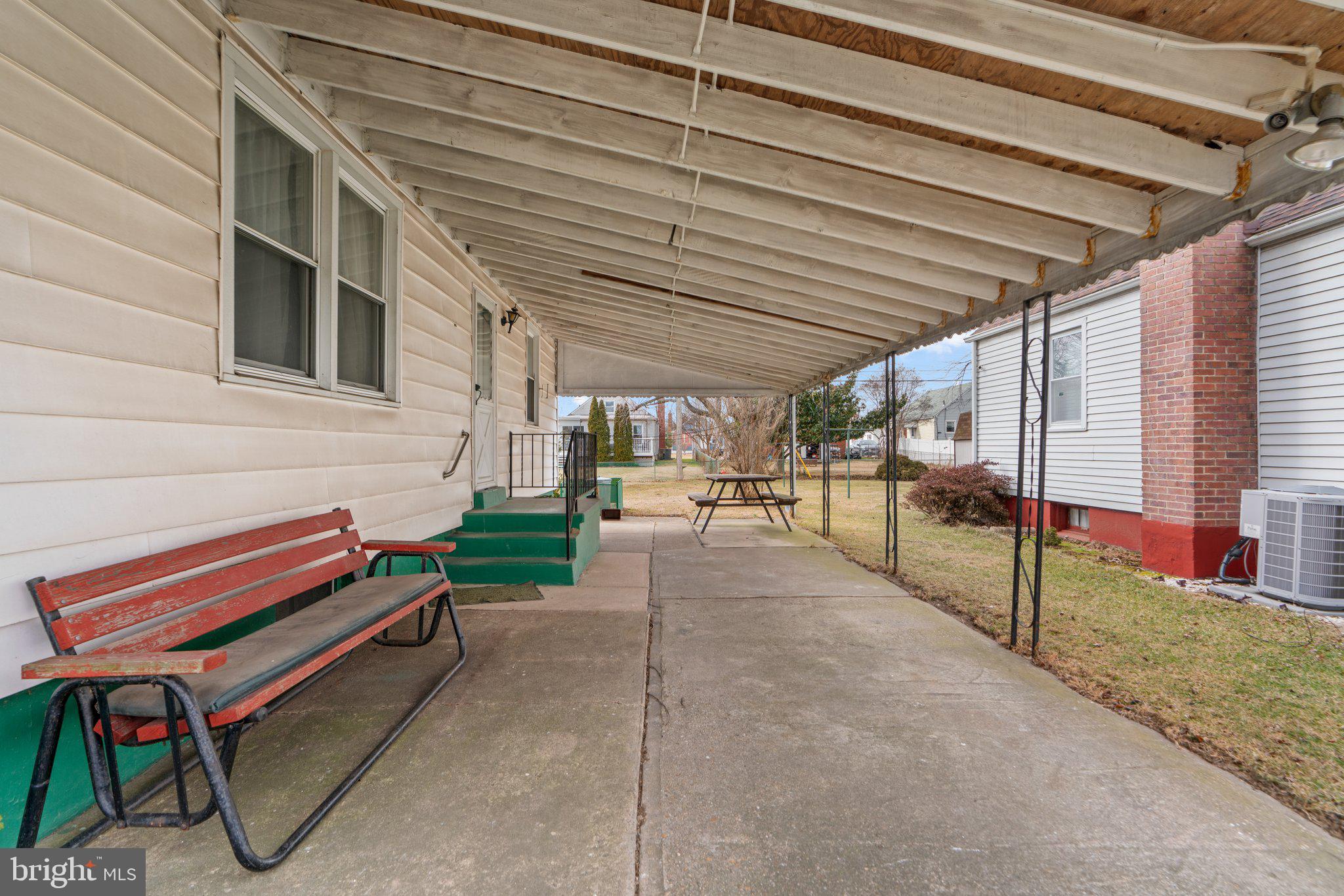 LYNBROOK - Residential