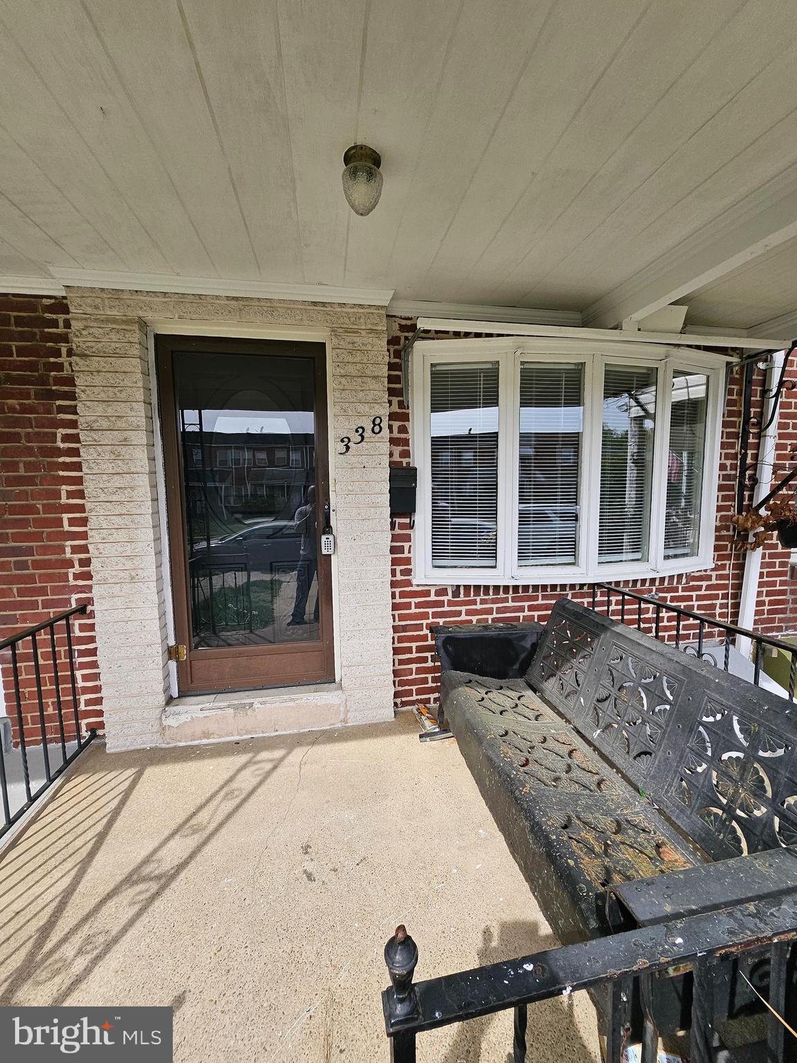 BACK ON THE MARKET! BUEYR COULD NOT PERFORM.
Well maintained and updated townhouse in Bayview. This home features central air, new laminate flooring, new appliances and new bathroom fixtures. This home is perfectly located steps from Bayview hospital, bus routes, interstate and to all downtown attractions.