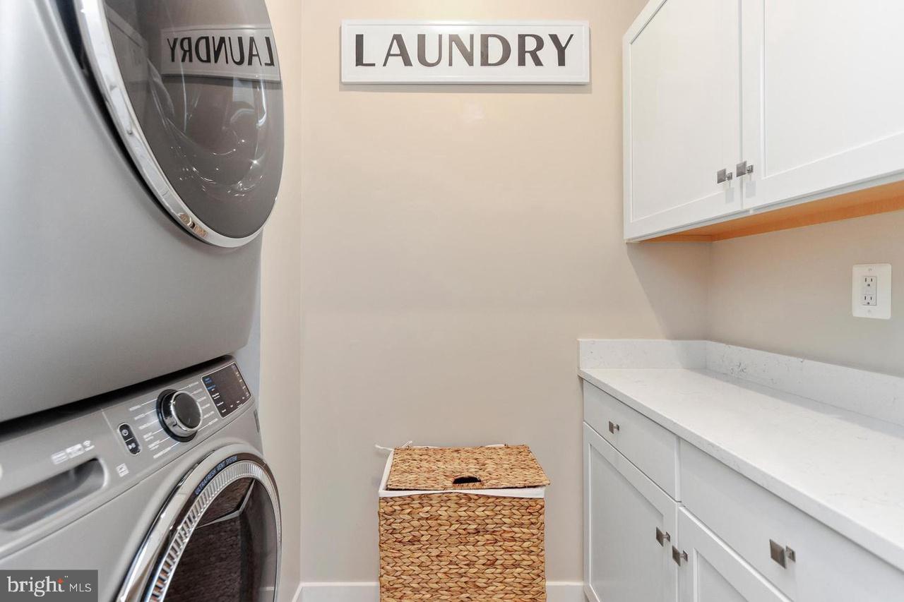 OAKDALE VILLAGE - Residential Lease