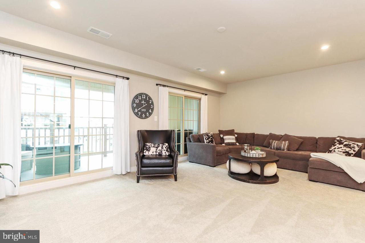 OAKDALE VILLAGE - Residential Lease