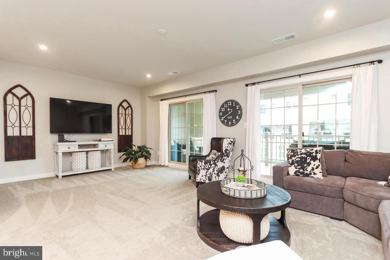 OAKDALE VILLAGE - Residential Lease