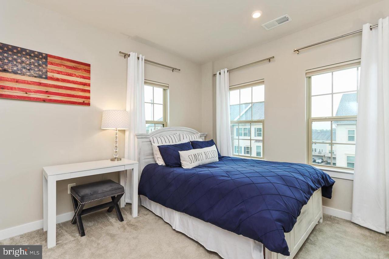 OAKDALE VILLAGE - Residential Lease