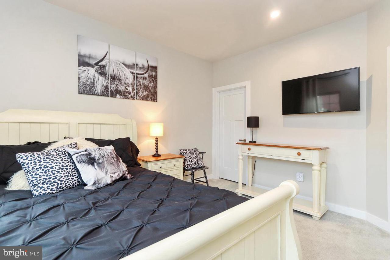 OAKDALE VILLAGE - Residential Lease