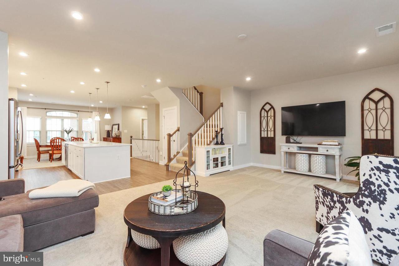 OAKDALE VILLAGE - Residential Lease