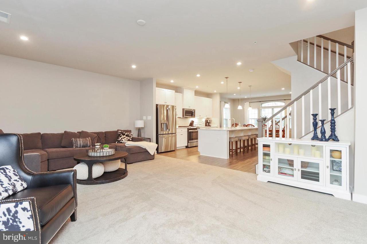 OAKDALE VILLAGE - Residential Lease