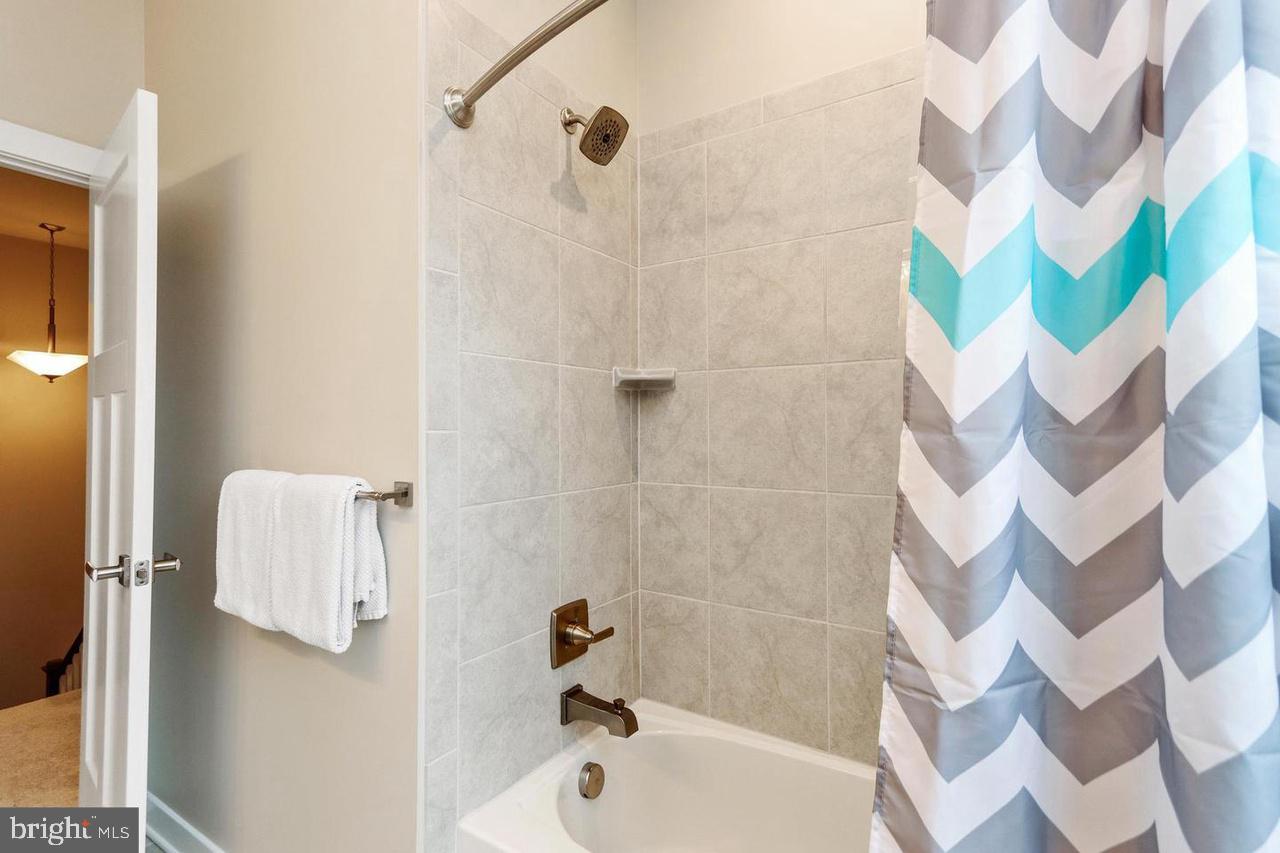 OAKDALE VILLAGE - Residential Lease