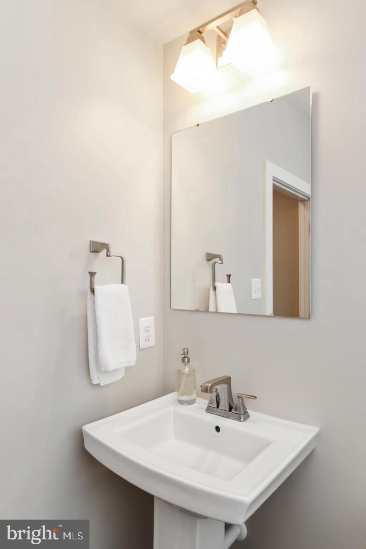 OAKDALE VILLAGE - Residential Lease