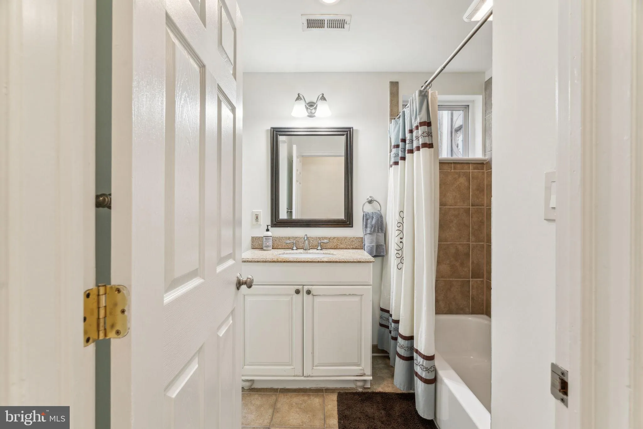 Philadelphia, Pennsylvania 19130, United States, 3 Bedrooms Bedrooms, ,3 BathroomsBathrooms,Residential,Active,93425