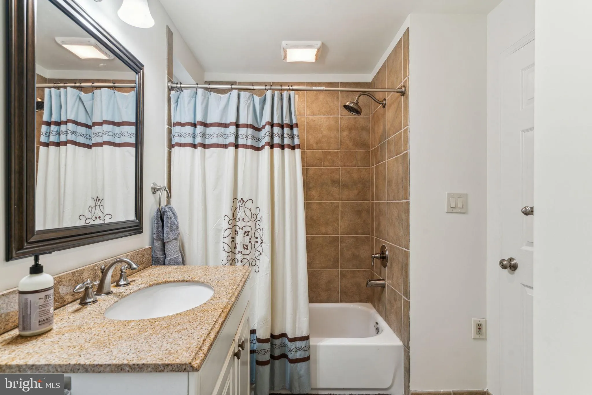 Philadelphia, Pennsylvania 19130, United States, 3 Bedrooms Bedrooms, ,3 BathroomsBathrooms,Residential,Active,93425