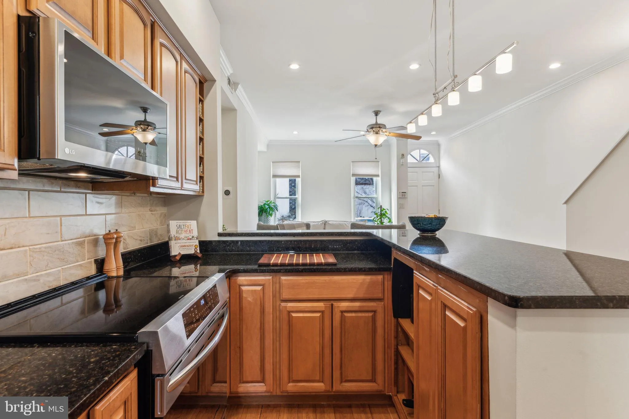 Philadelphia, Pennsylvania 19130, United States, 3 Bedrooms Bedrooms, ,3 BathroomsBathrooms,Residential,Active,93425