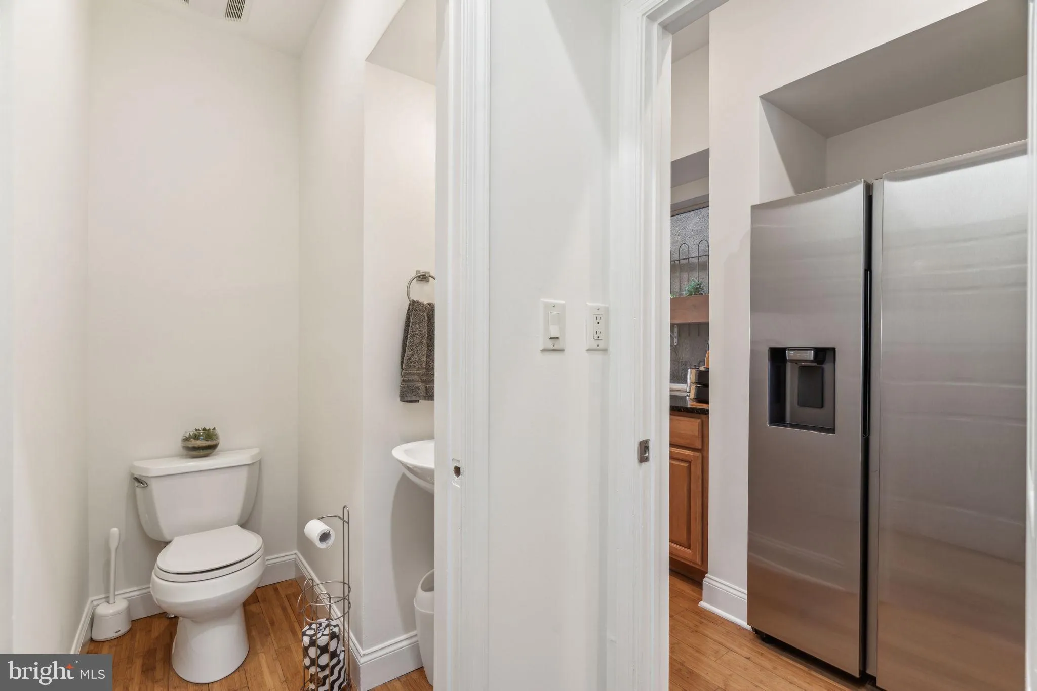 Philadelphia, Pennsylvania 19130, United States, 3 Bedrooms Bedrooms, ,3 BathroomsBathrooms,Residential,Active,93425