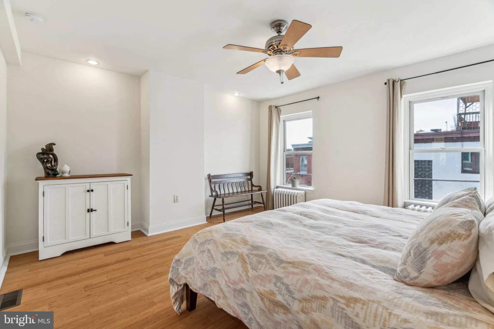 Philadelphia, Pennsylvania 19130, United States, 3 Bedrooms Bedrooms, ,3 BathroomsBathrooms,Residential,Active,93425