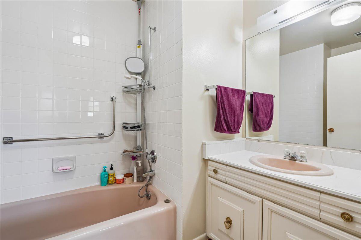 LEISURE WORLD - Residential