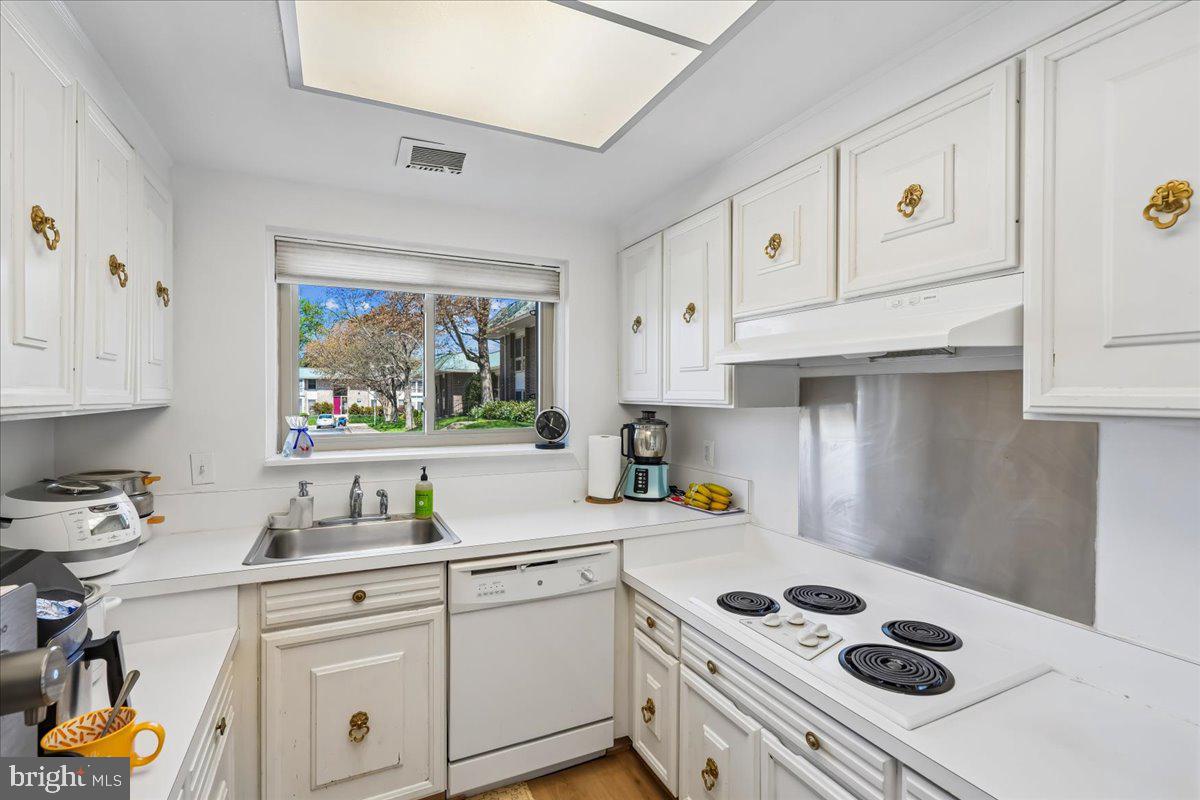 LEISURE WORLD - Residential