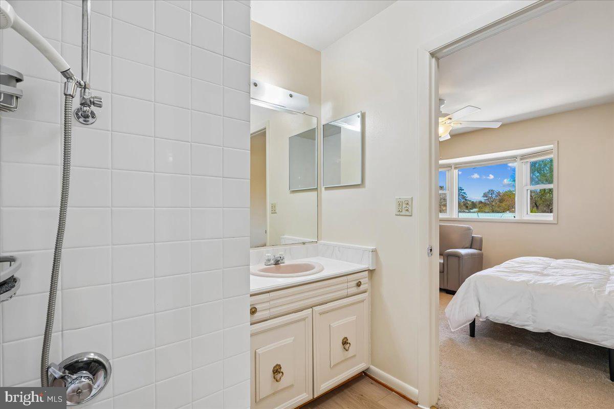 LEISURE WORLD - Residential