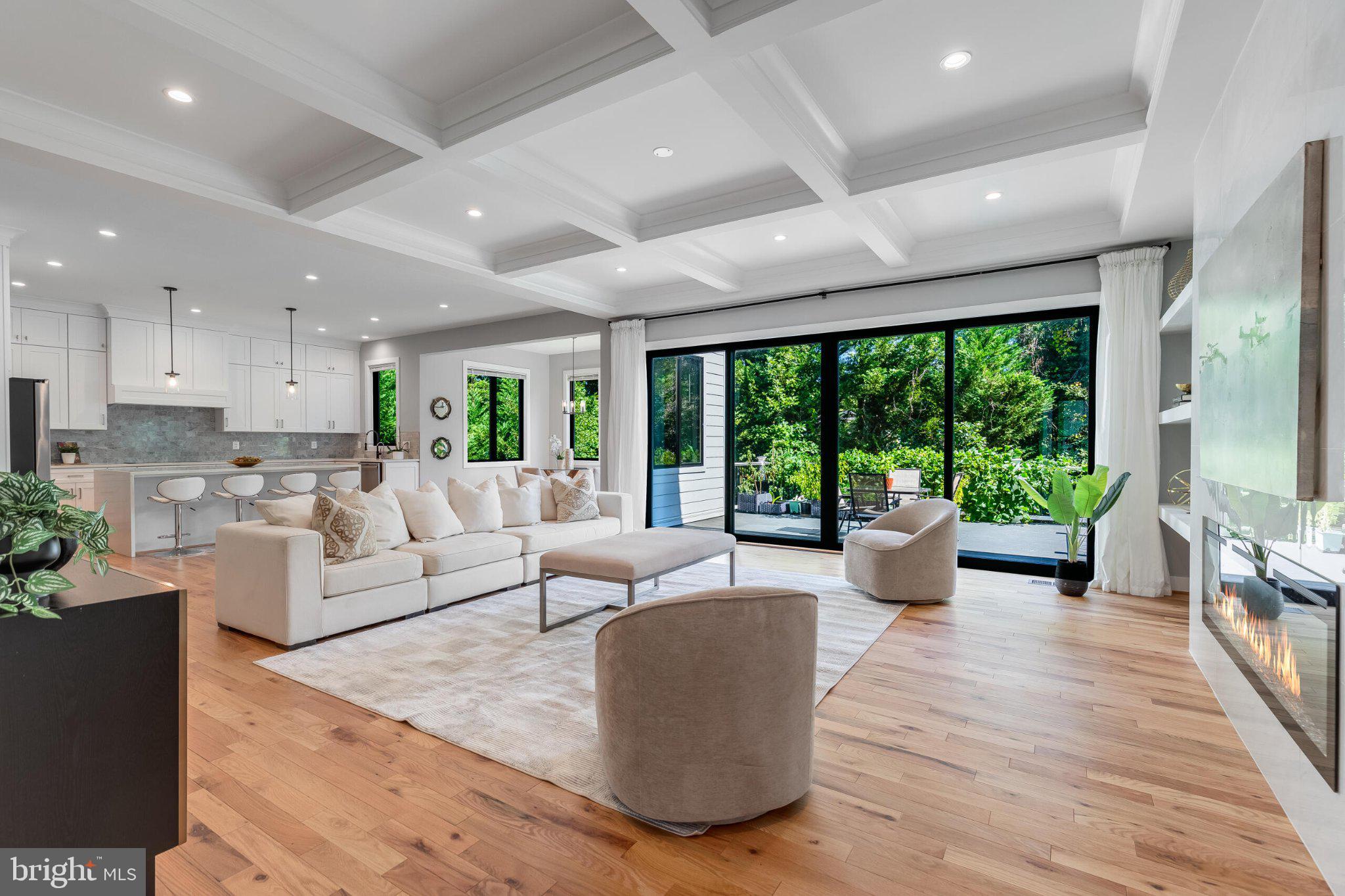 1435 MAYFLOWER DRIVE
