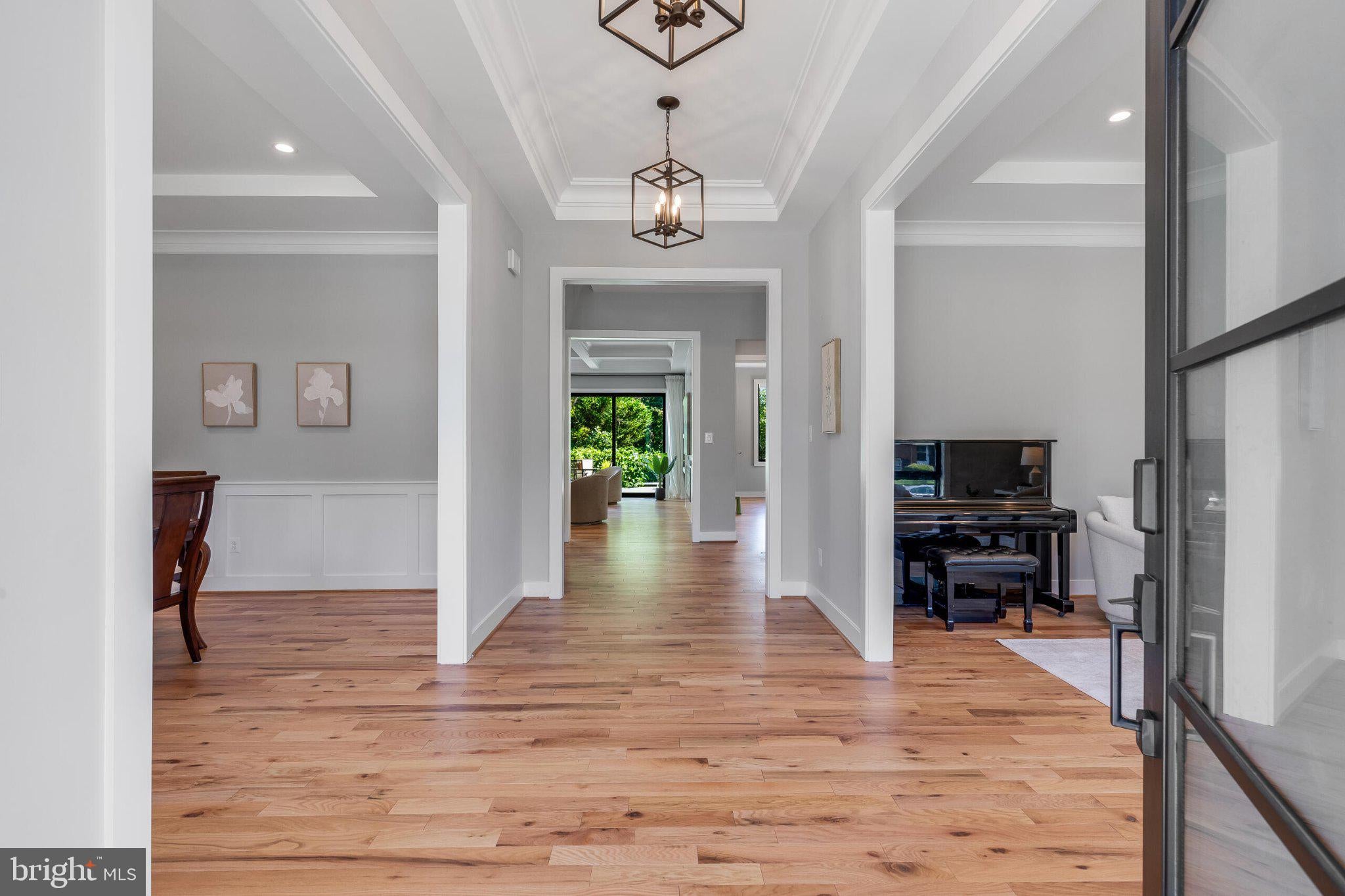 1435 MAYFLOWER DRIVE