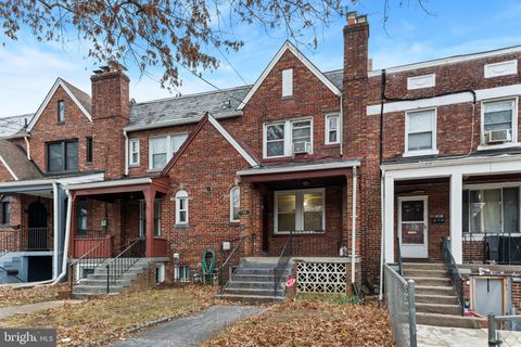 220 JEFFERSON STREET NW WASHINGTON DC 20011